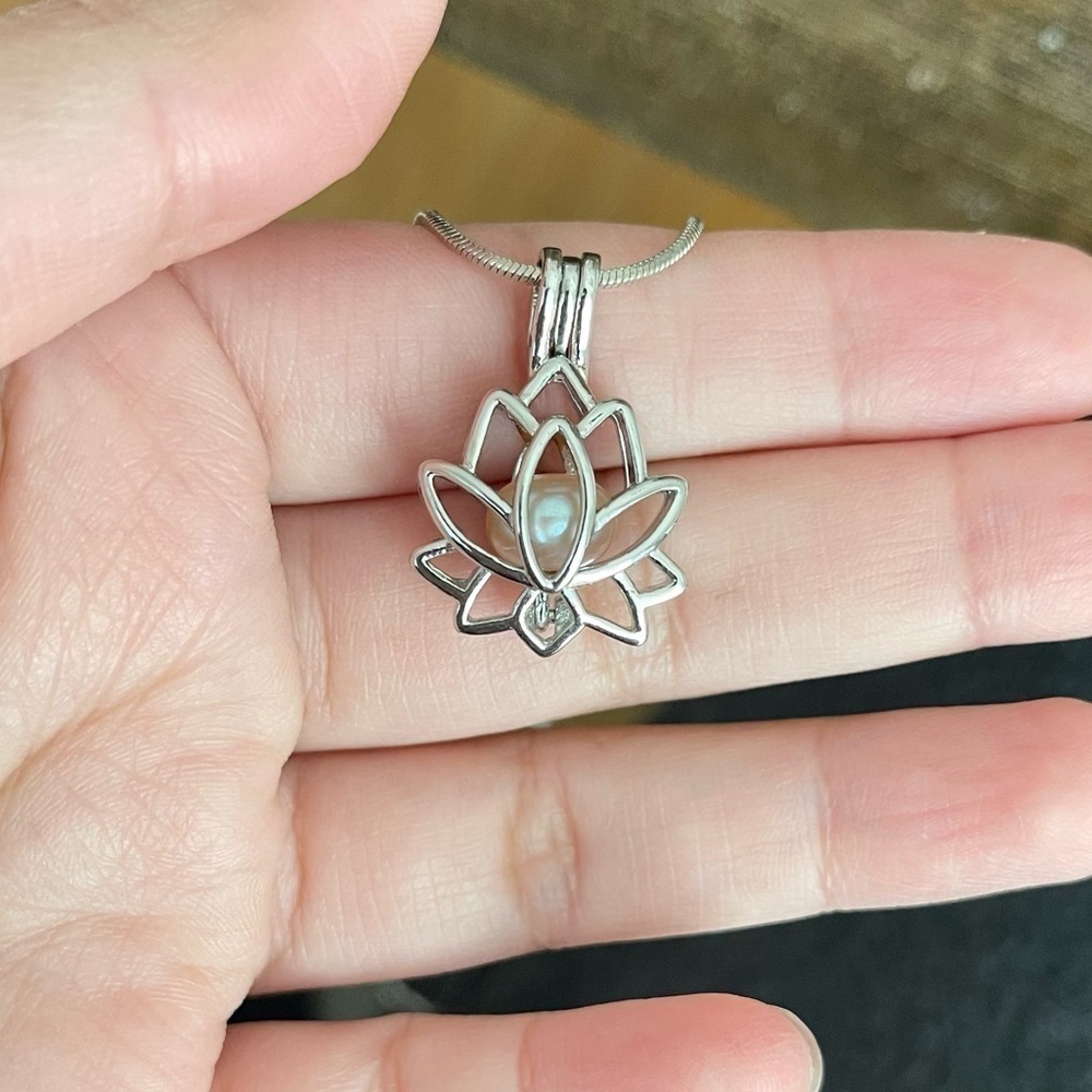 Pearl lotus locket silver tone necklace - Picture 5 of 5